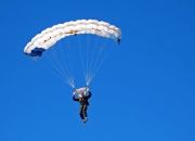 爱游戏在线-绿茵场上的两种火焰，哈兰德点燃个人神话，亚特兰大淬炼团队法则