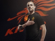 爱游戏官方入口-王座的裂缝，当纪录成为背景板