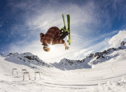 爱游戏-北方风暴，东方式蜕变如何用青铜炮击碎北欧森林