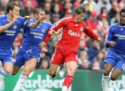 爱游戏官方-极速之巅的独舞者，阿隆索以一人之力，将迈凯伦的蓝色狂想刻入雷诺的黄昏