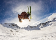 爱游戏APP-两种伟大的对决，当公牛险胜深圳，东契奇已成连接东西方的篮球语言