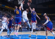 爱游戏体育-76人关键时刻爆发强势逆转，逆袭掘金夺胜