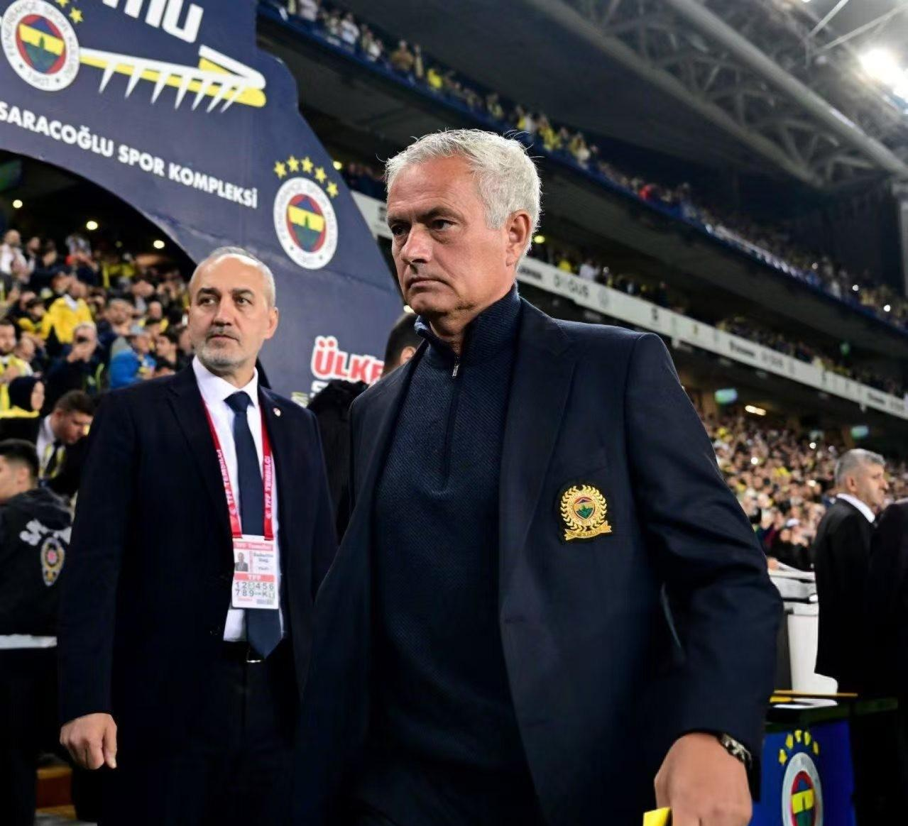 穆里尼奥指责裁判判罚有失公正