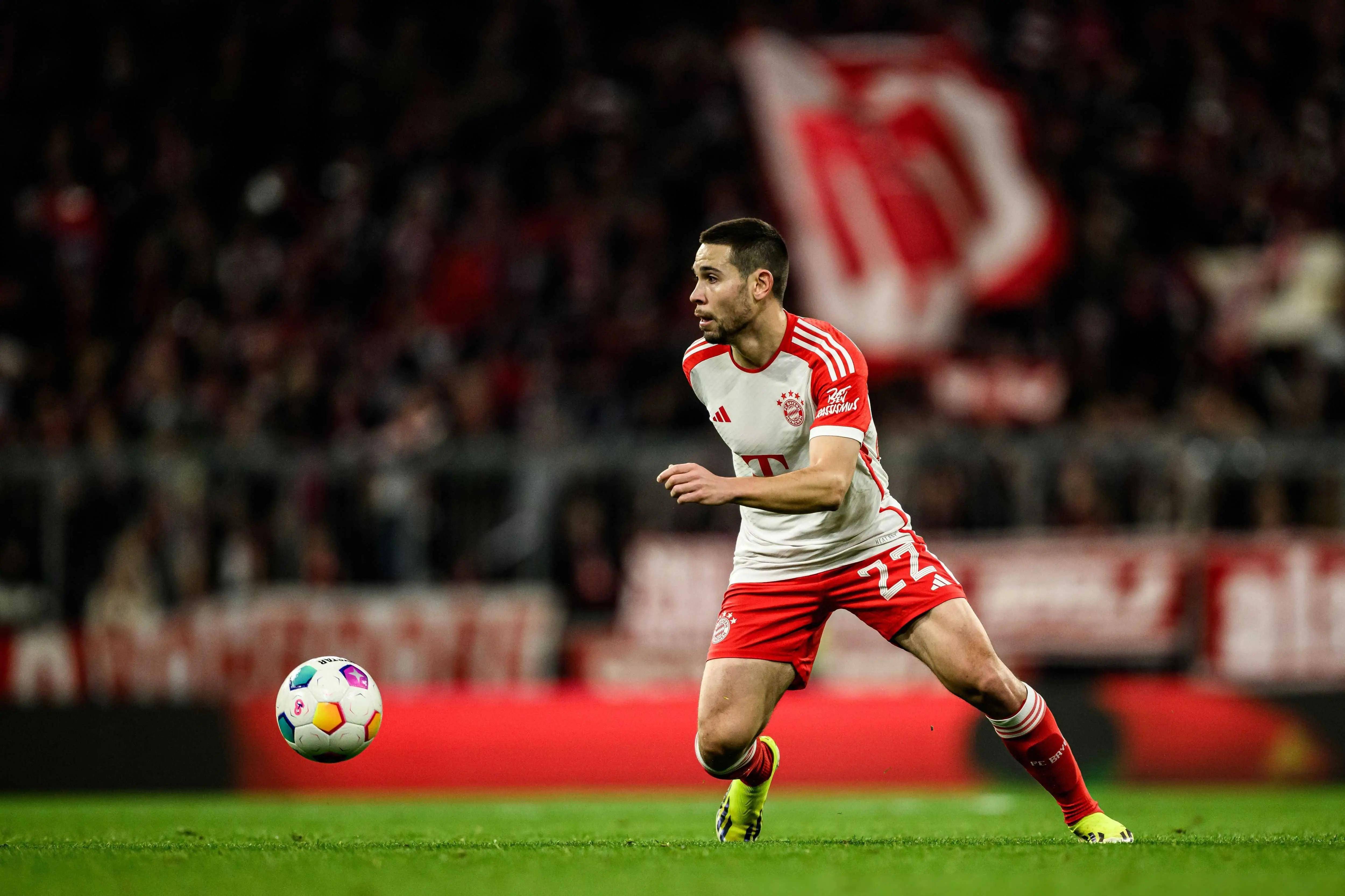 包含拜仁慕尼黑后卫莱万多夫斯基伤愈复出的词条