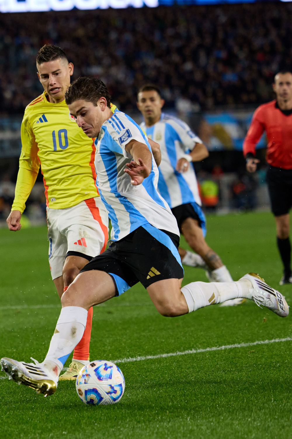 哥伦比亚球员在美国比赛中大放异彩