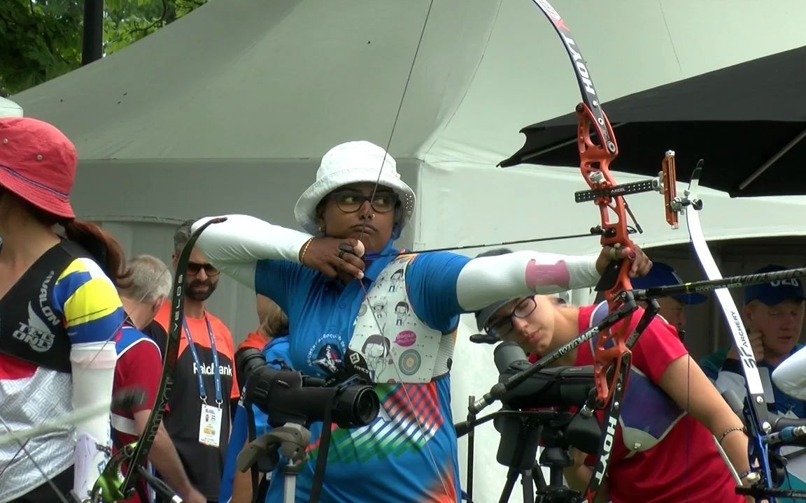 印度选手在射箭比赛中获得银牌