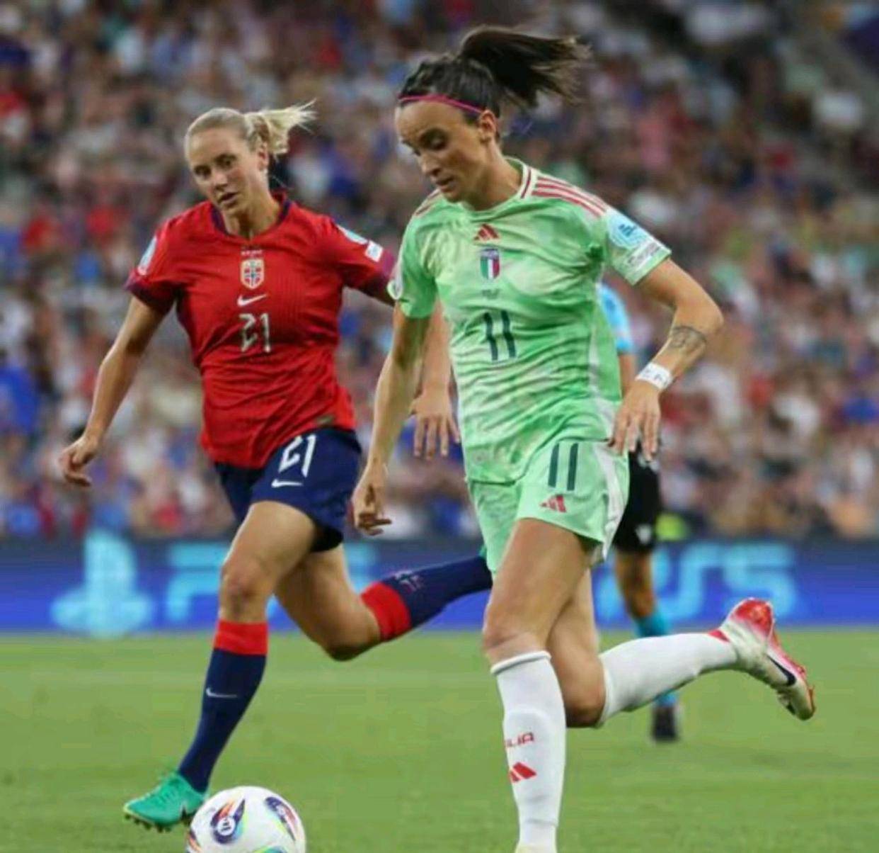 意大利女足队在比赛中实力卓越