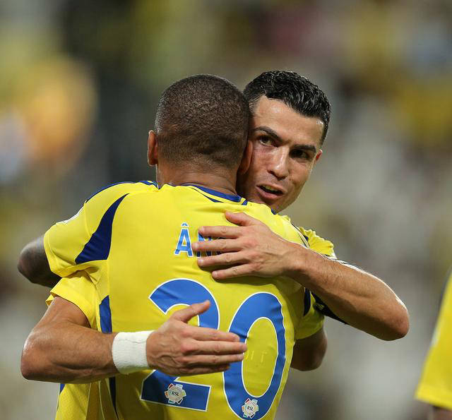 那不勒斯击败切沃，冲击联赛前四的简单介绍