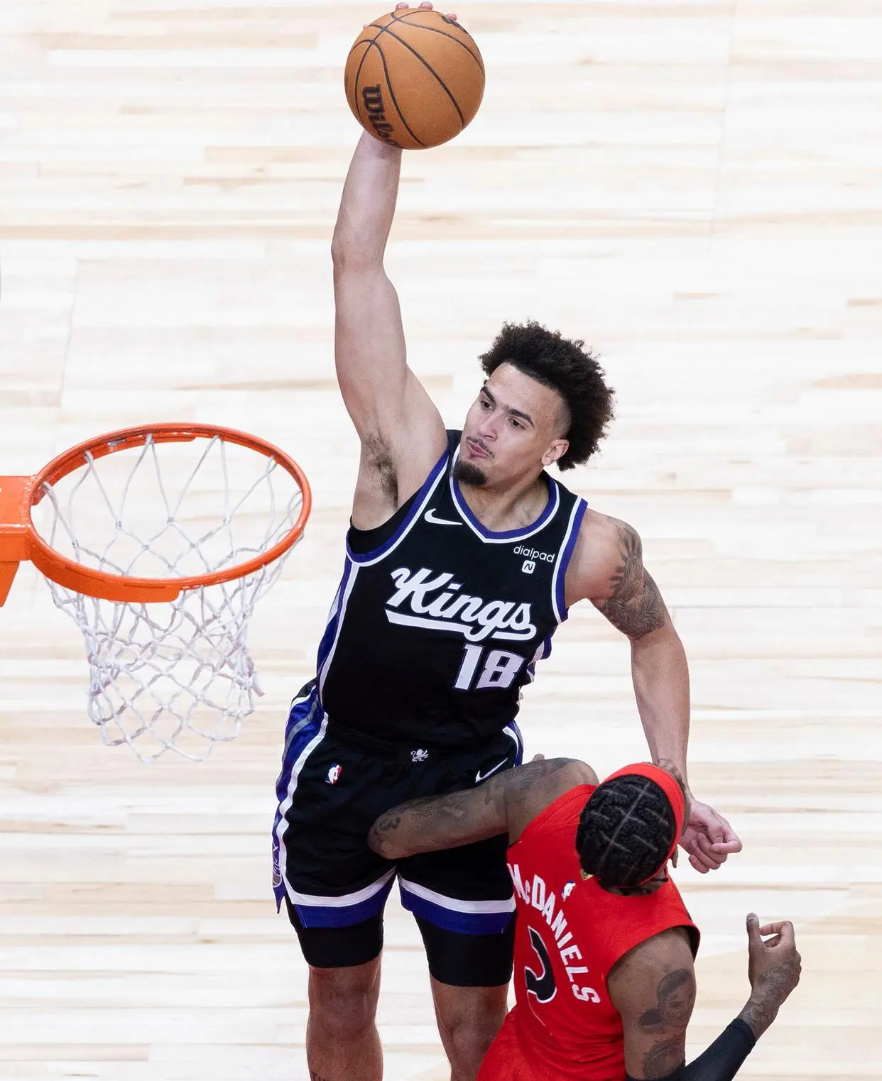 比赛中球员的耀眼表现引来阵阵掌声