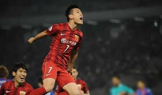 武磊梅开二度，上海上港豪取胜利