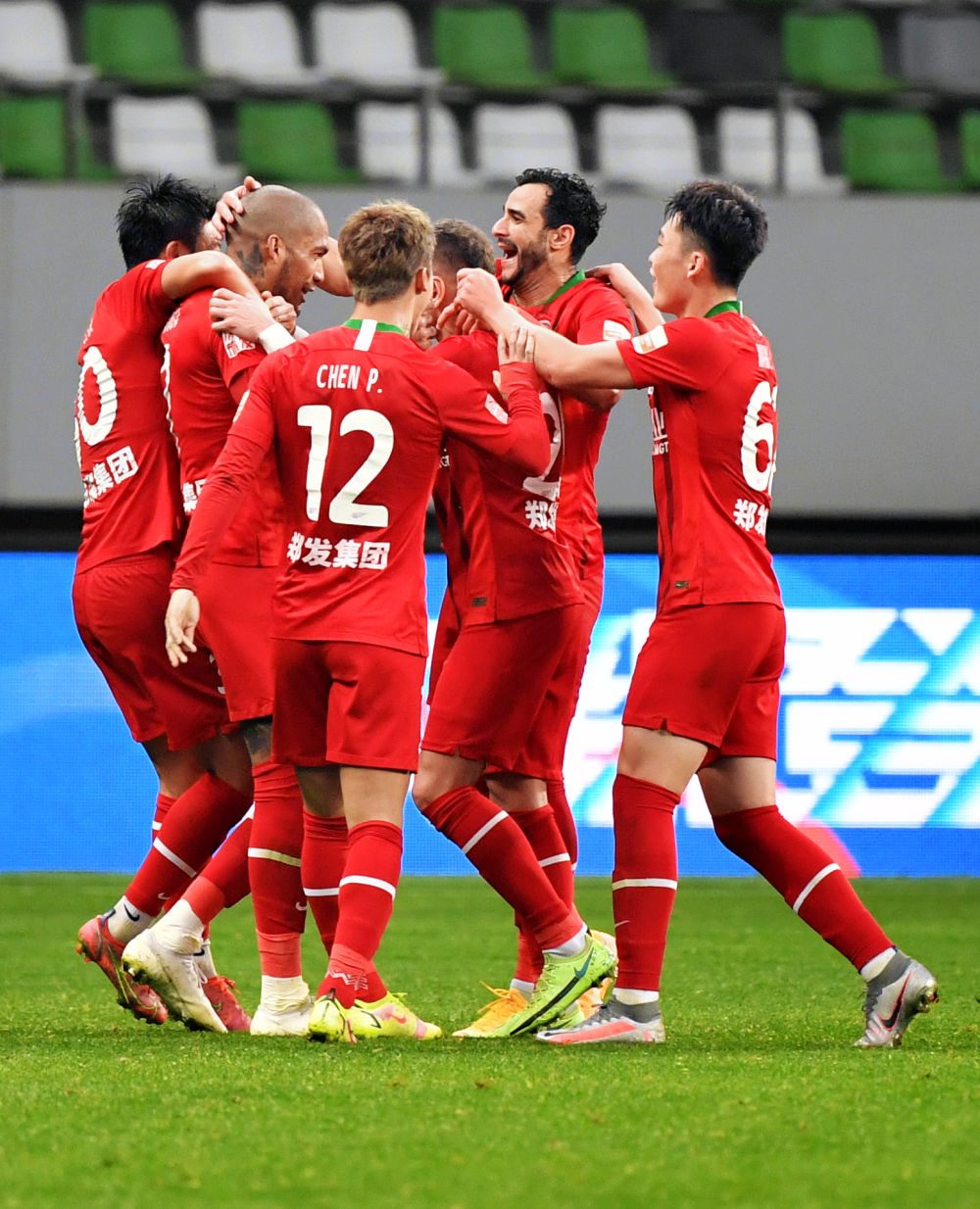 包含青岛队险胜广州队，锡安惊艳四座的词条