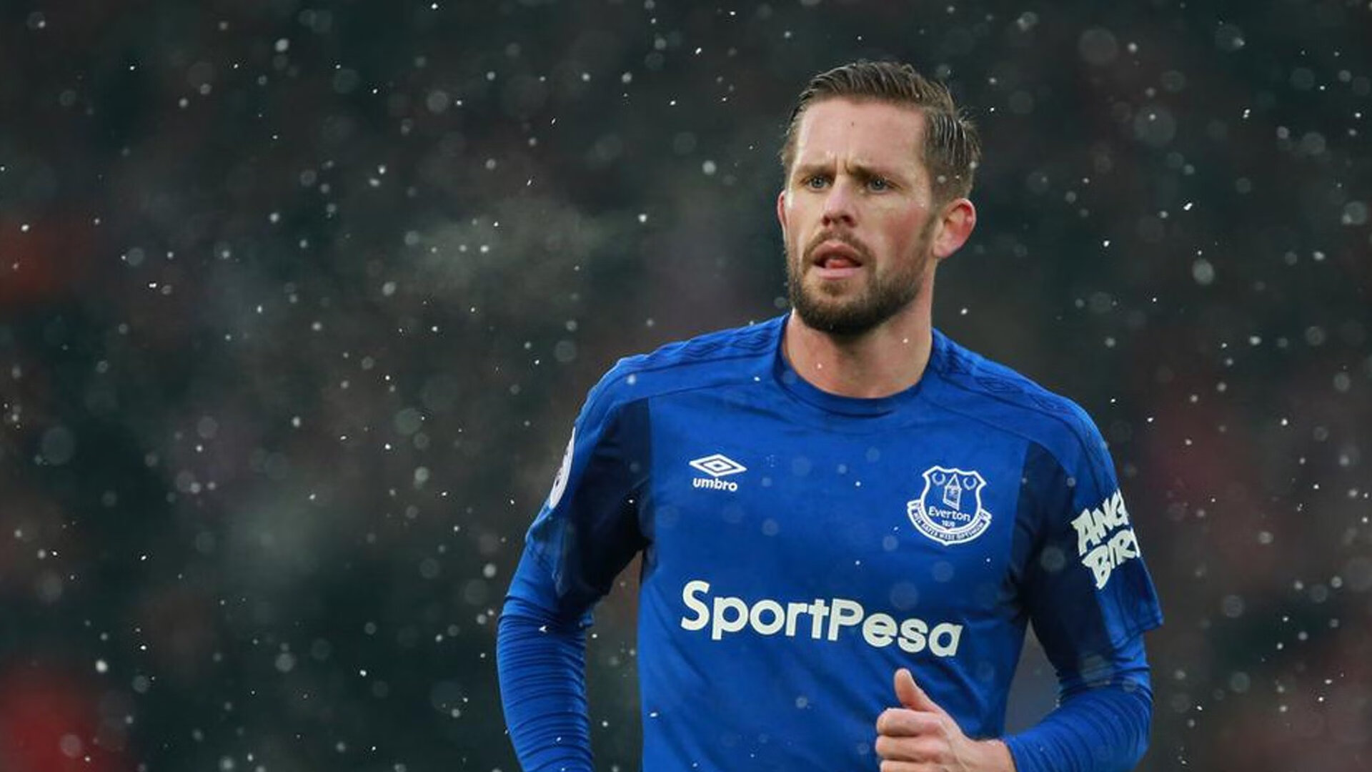 石油球场上的暗战，布鲁诺一锤定音，伊朗制霸背后的地缘足球密码