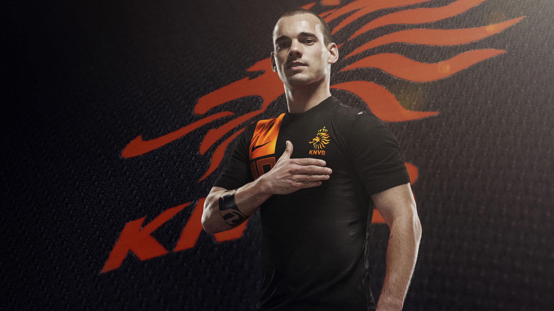 引擎轰鸣下的贫富战争,迈凯伦上演完美翻盘,塞恩斯高光表现诠释团队价值